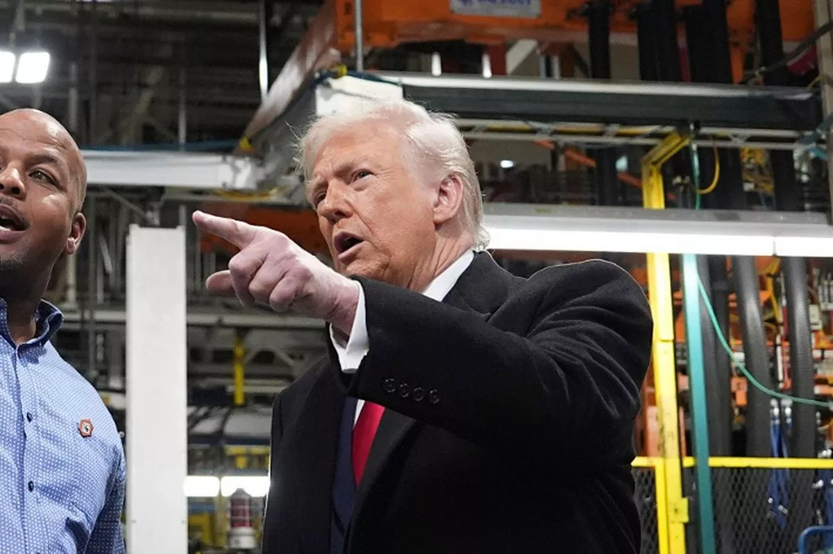 Factory Worker Suspended After Heckling Donald Trump as Crowdfunding Support Surges