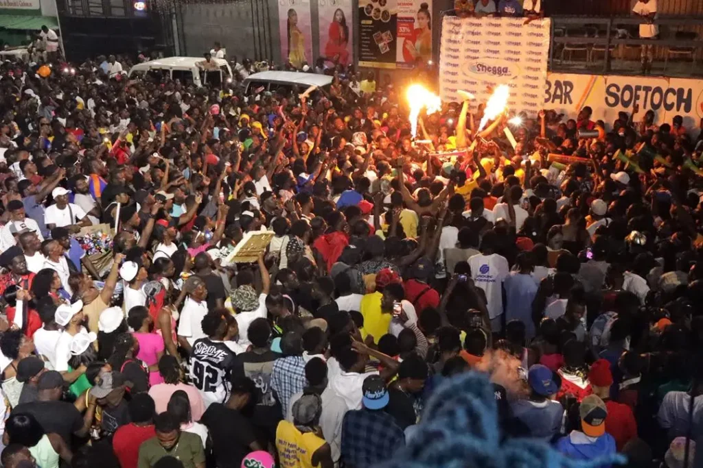 Crowds at Pétion-Ville Carnival 2026 before festivities were halted due to violence