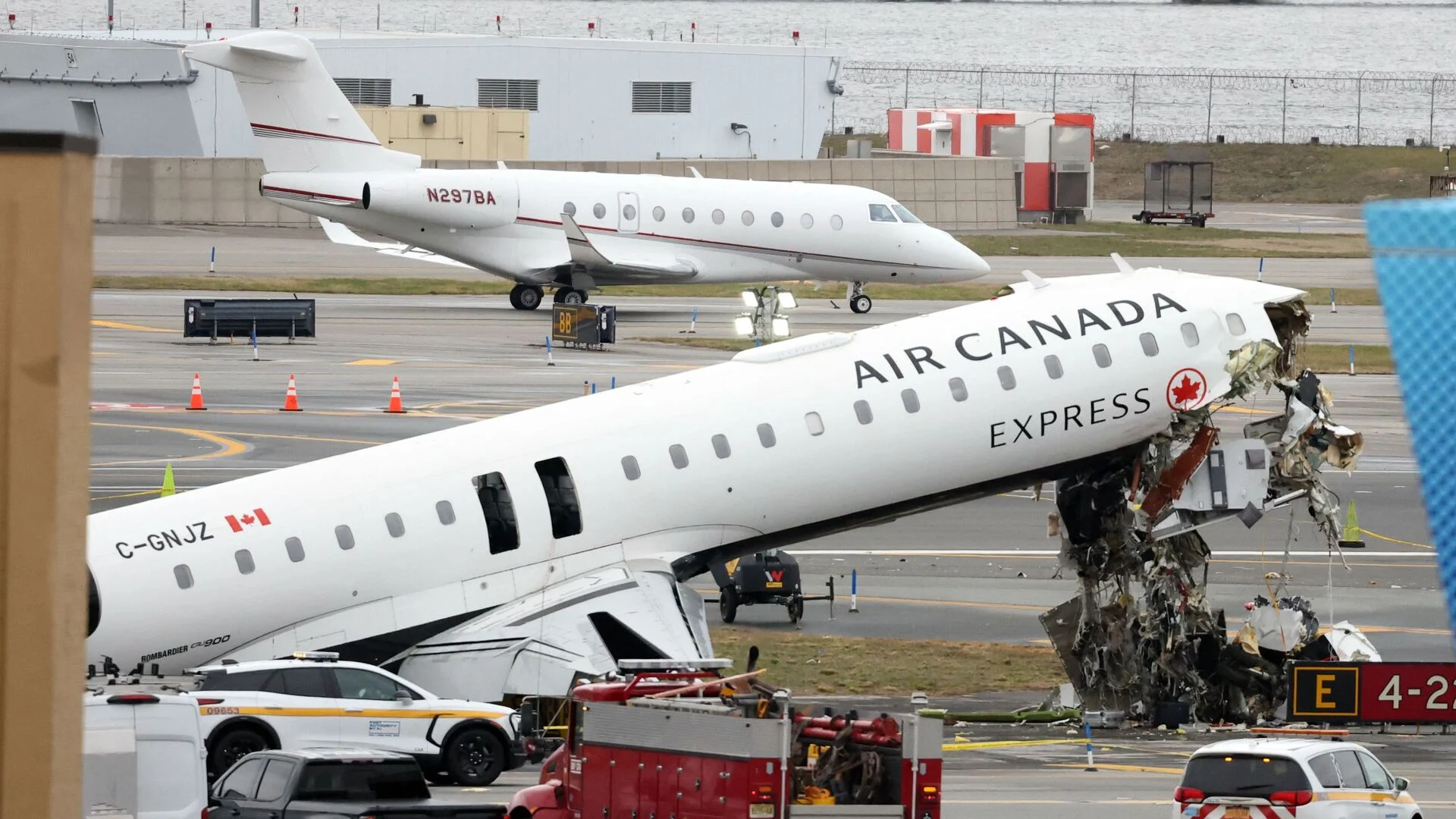 LaGuardia Airport fatal runway collision 2026