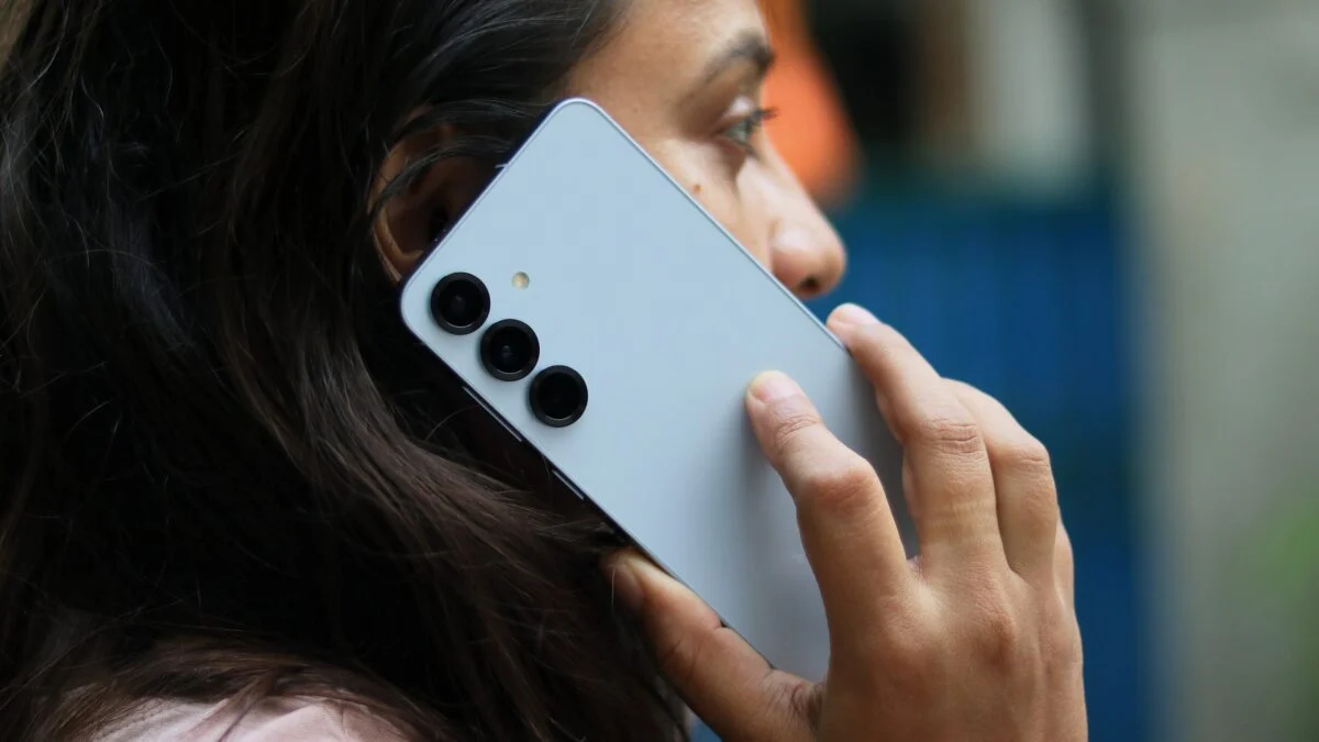 Galaxy S26 Call Screening One UI 8.5: Samsung Galaxy S25 call interface showing call handling features