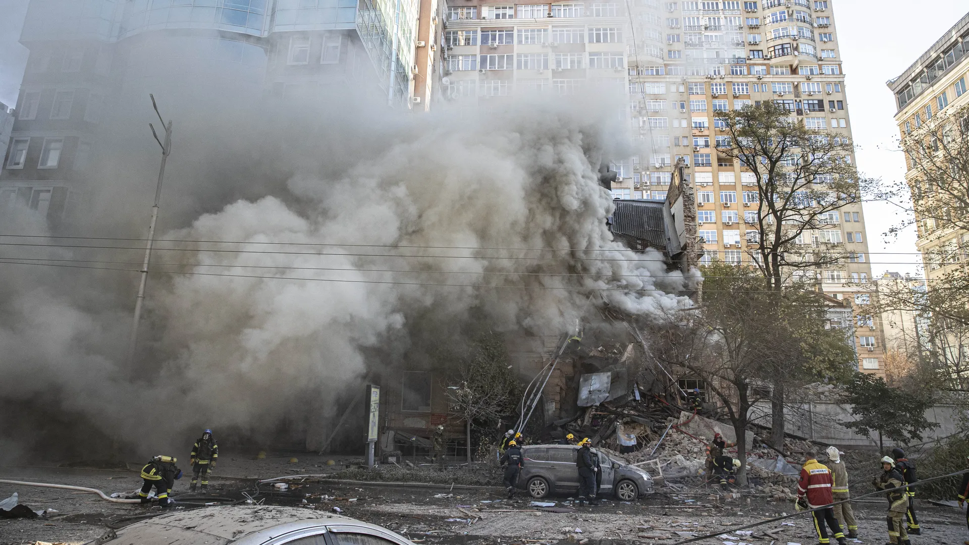 Death Toll Rises to Seven After Deadly Russian Strike on Kyiv | APT