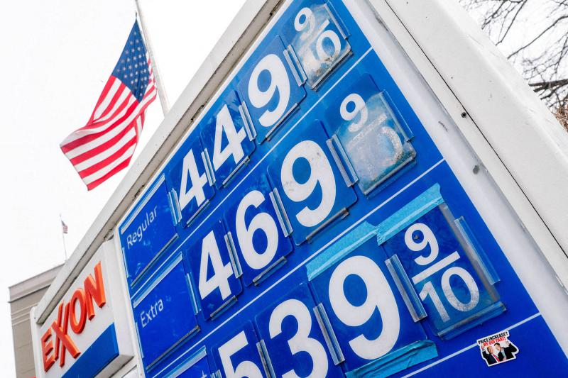 US gas prices above $3 next year: Gas station prices displayed above $4 per gallon in the United States