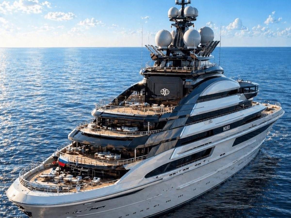 The superyacht of the Russian oligarch, which broke the blockade of Hormuz