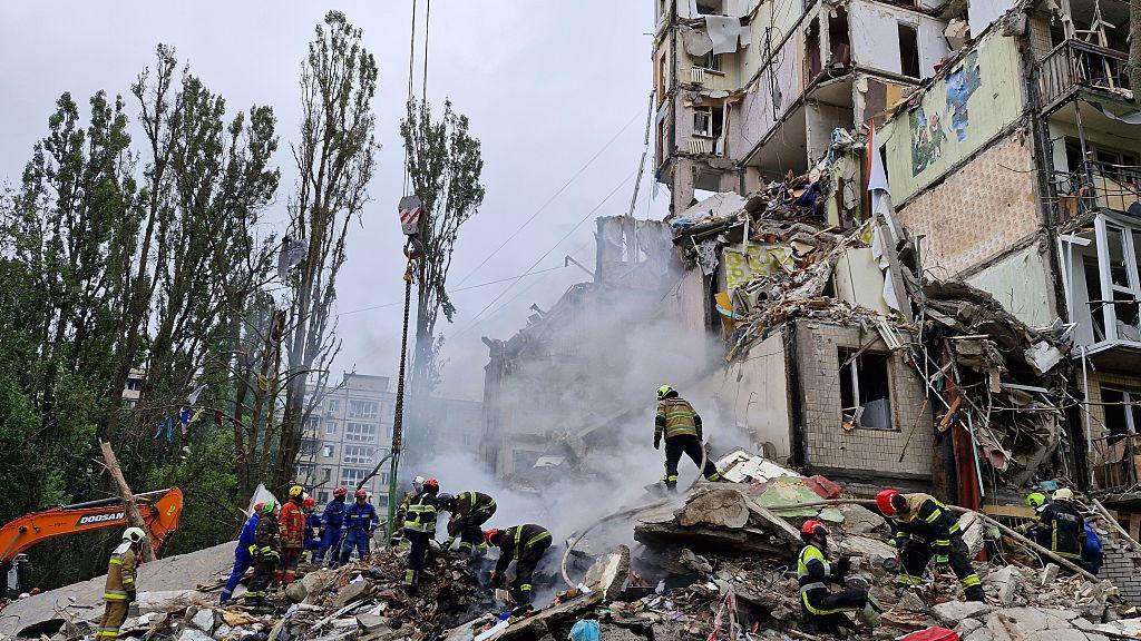 Death Toll Rises to Seven After Deadly Russian Strike on Kyiv | APT