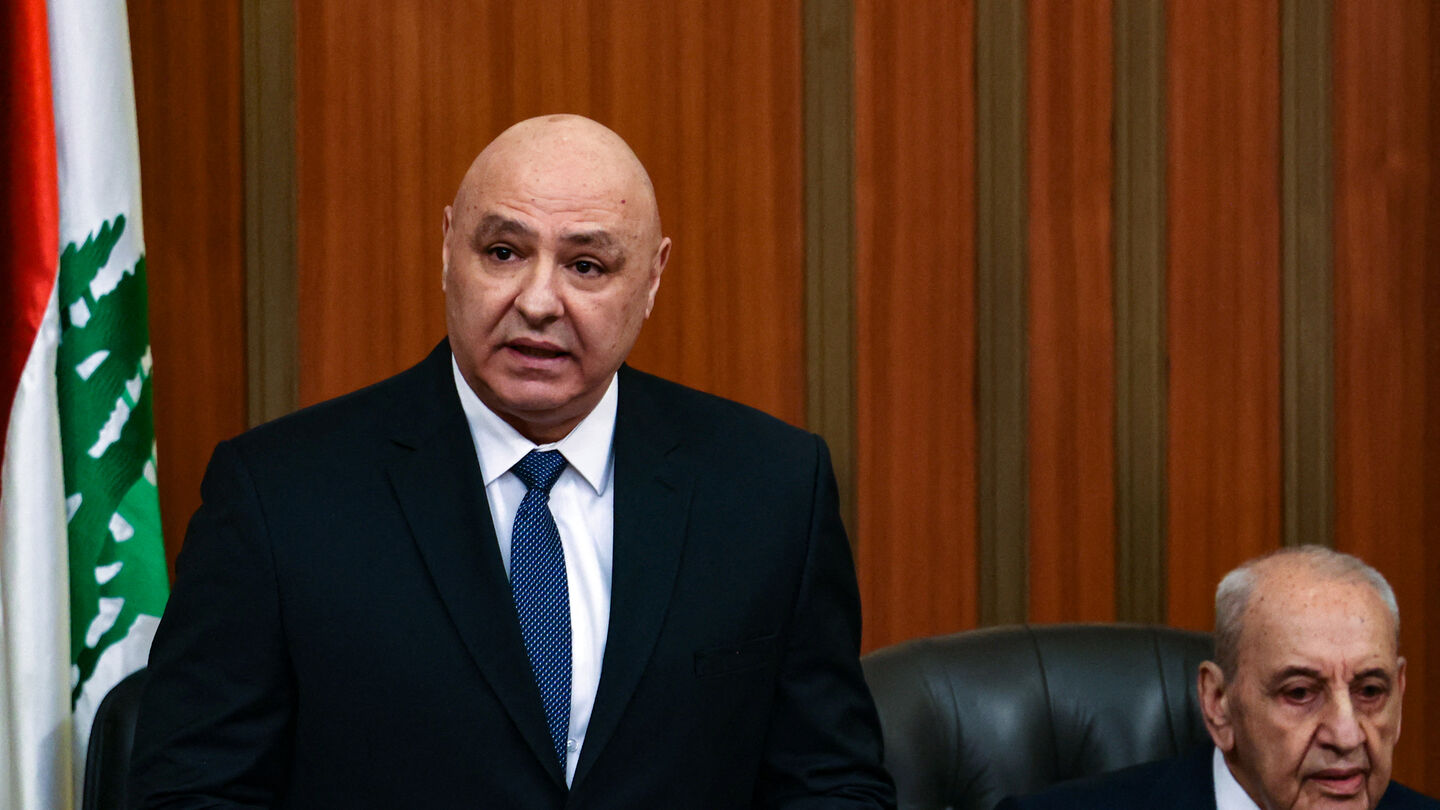 Aoun rejects Hezbollah treason claims, ddressing political meeting in Beirut