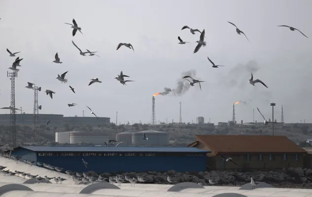 Hormuz Strait blockade Iran oil with shipping route map and maritime tension