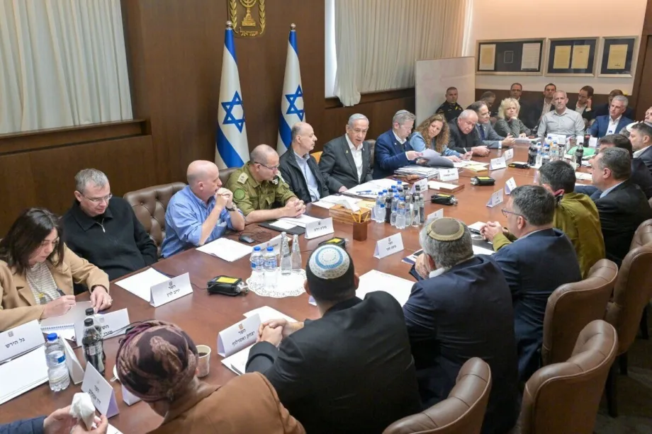Netanyahu government criticism Iran war failure: Israeli Prime Minister Benjamin Netanyahu chairing security cabinet meeting