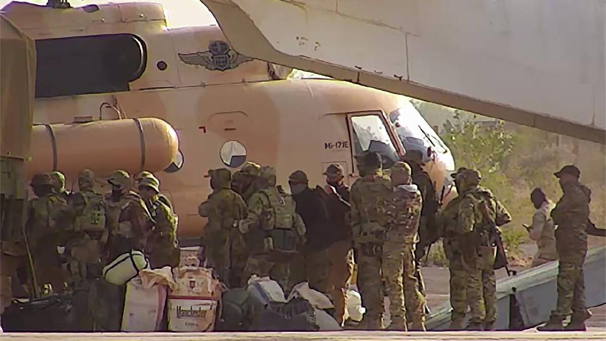 Gunmen stage simultaneous attacks around Mali capital