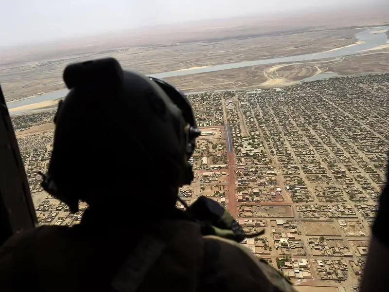 Gunmen stage simultaneous attacks around Mali capita