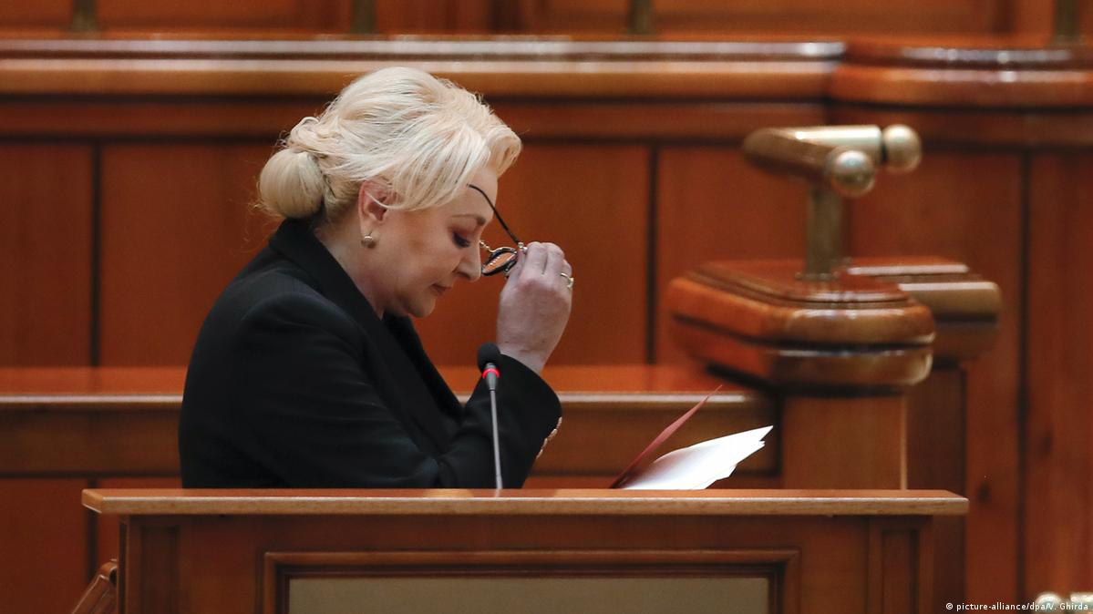 Romania government collapses after no-confidence vote