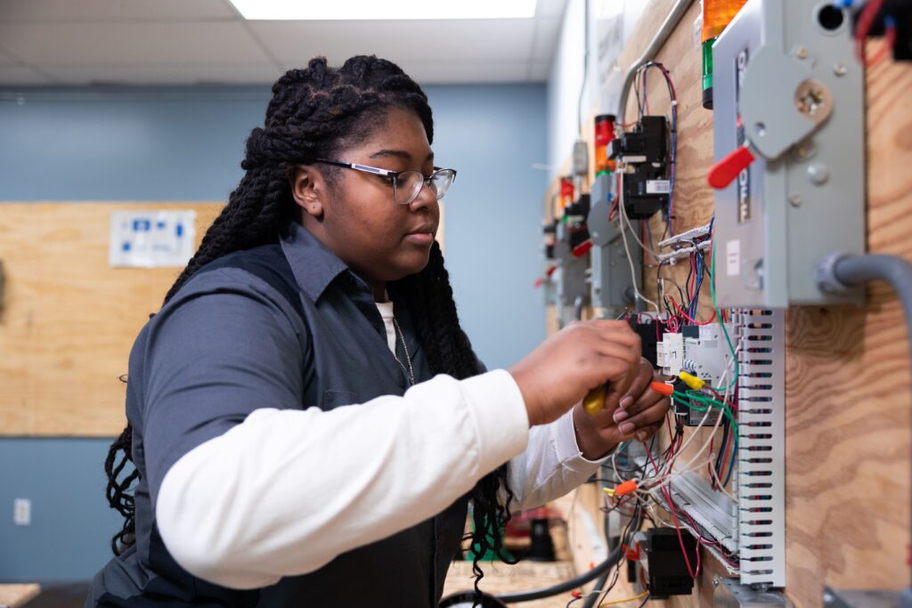 Electrical Technician Job Victoria Island Lagos repairing building electrical system