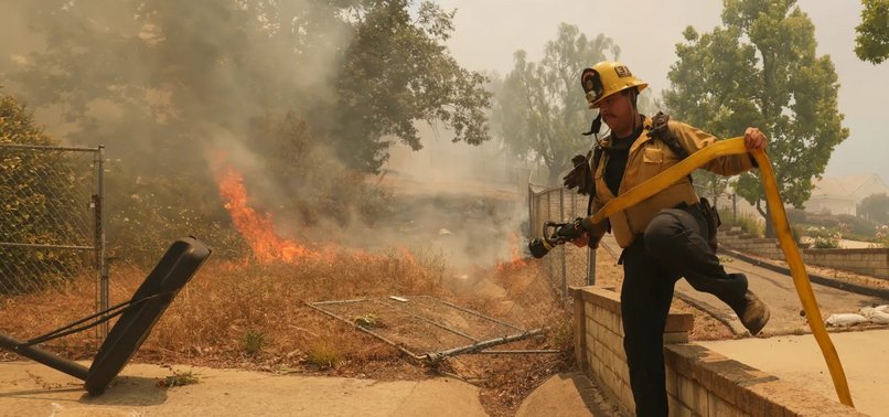 California wildfire burns over 1,300 acres, thousands evacuated