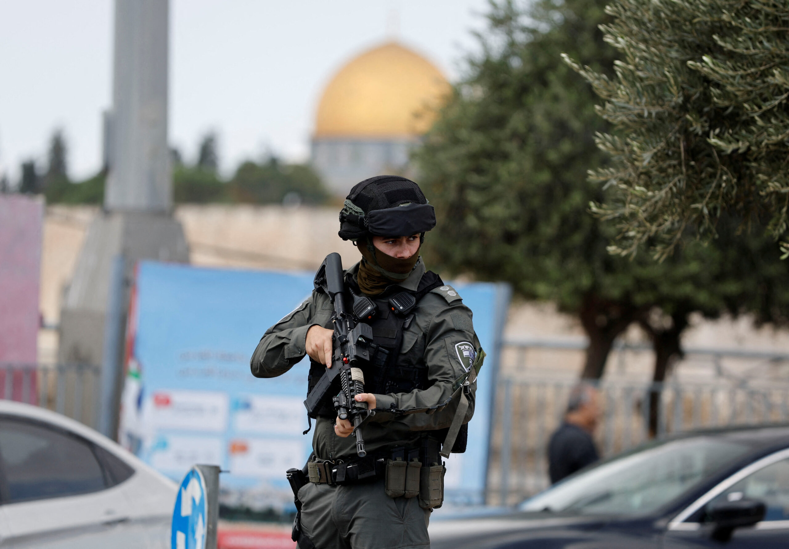 Israel arms civilian security squads,
