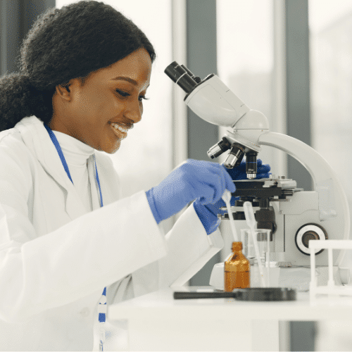 medical laboratory technician job lagos working with diagnostic equipment in the laboratory