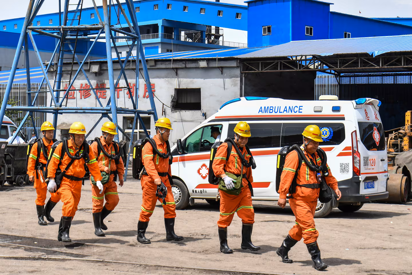 Coal mine explosion in China kills 90 people