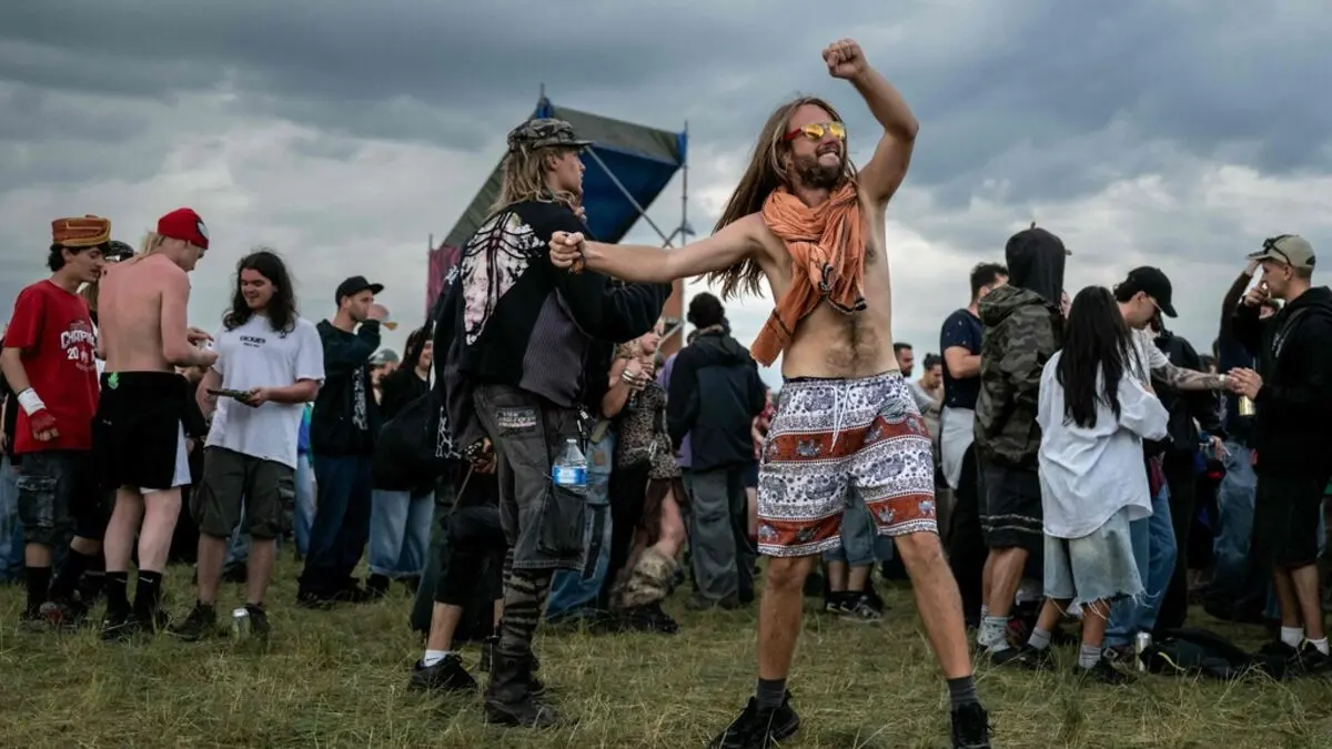 llegal rave in France continues despite overnight clashes with polic
