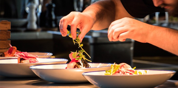 Food and Beverage Manager: 