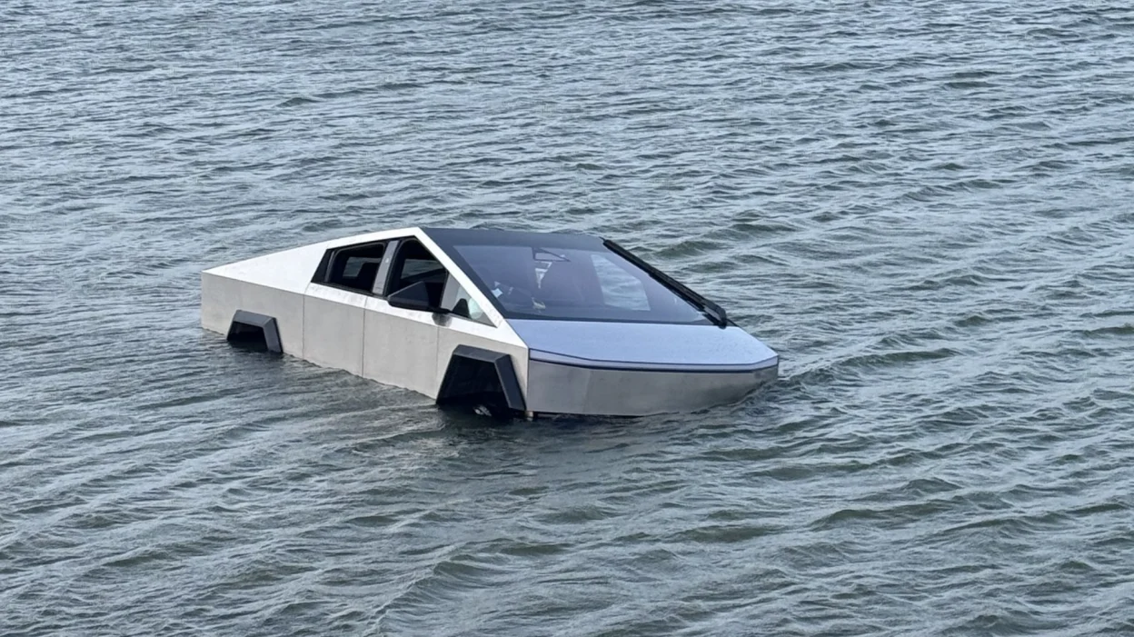 Tesla Cybertruck Wade Mode lake