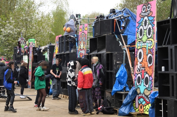 Illegal rave in France continues despite overnight clashes with police