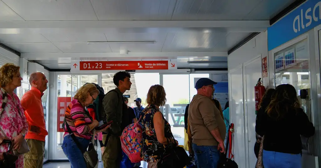 Spain undocumented migrant legalisation plan and workforce policy