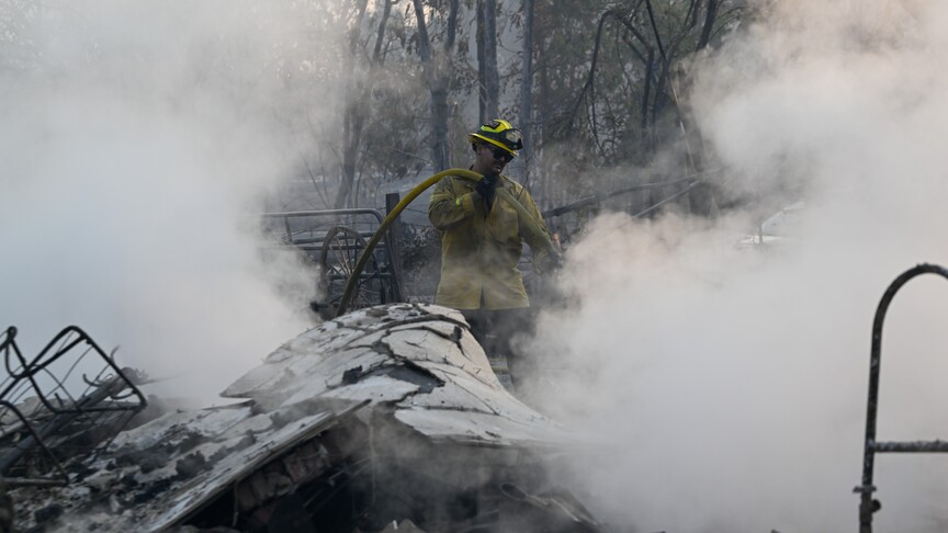California Simi Valley wildfire evacuation flames and smoke spreading across hills