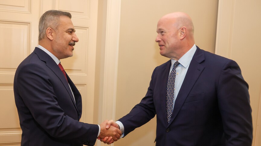 Turkish foreign minister meets US envoy to NATO
