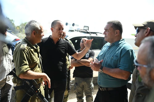 Israel arms civilian security squads,