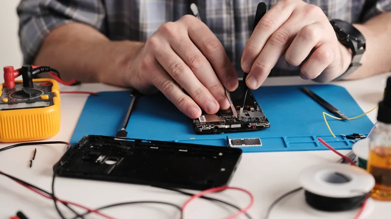 buying refurbished tech safely