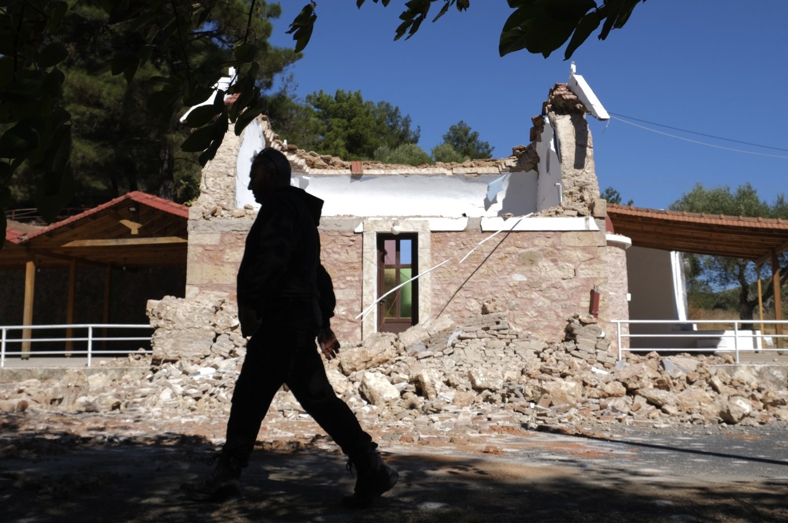 Magnitude 5.8 earthquake hits Greece island of Crete