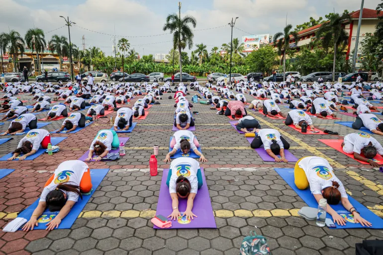Thousands across the world participate in International Yoga Day 