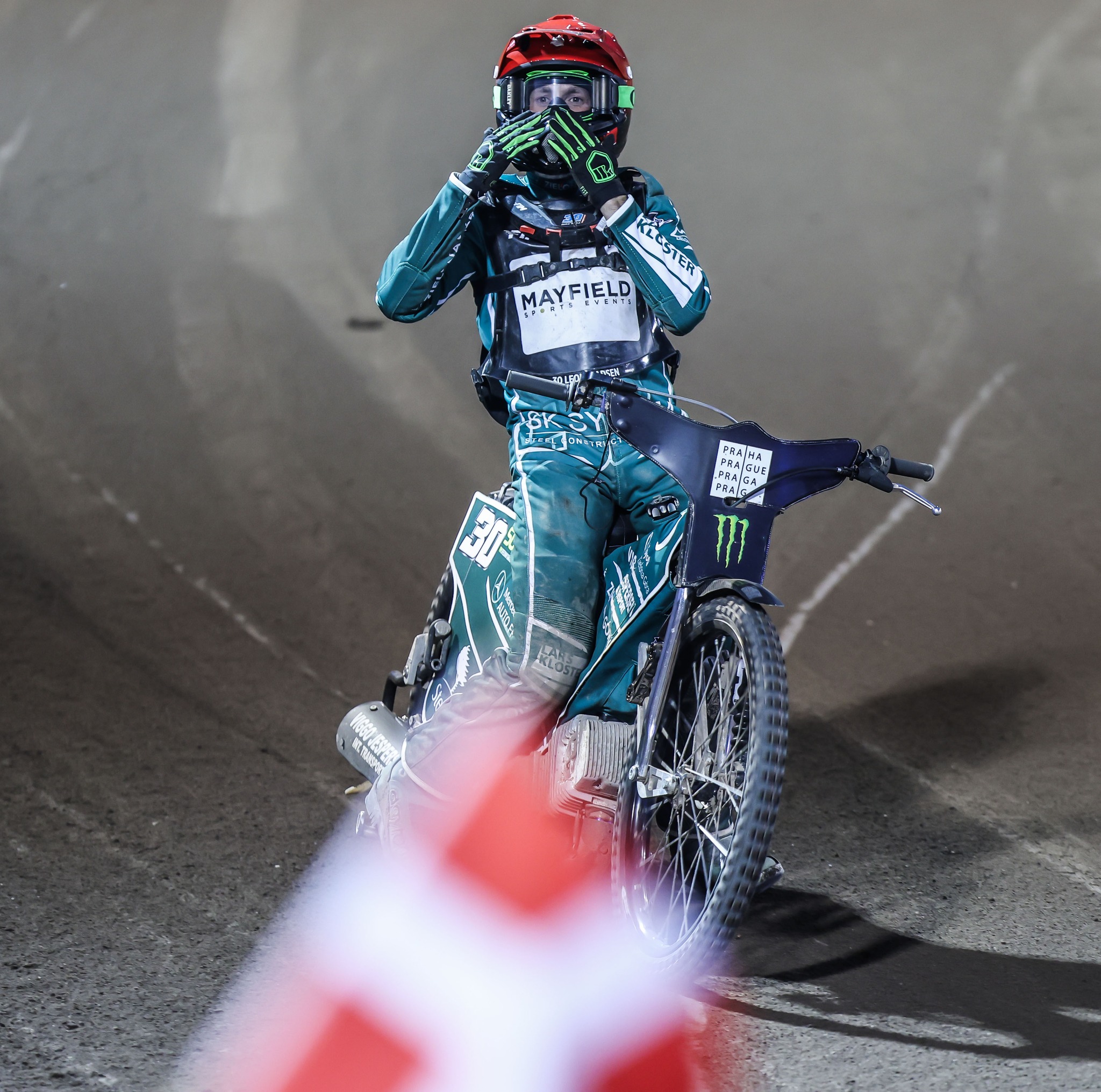  LINDGREN MISSES MANCHESTER ROUNDS