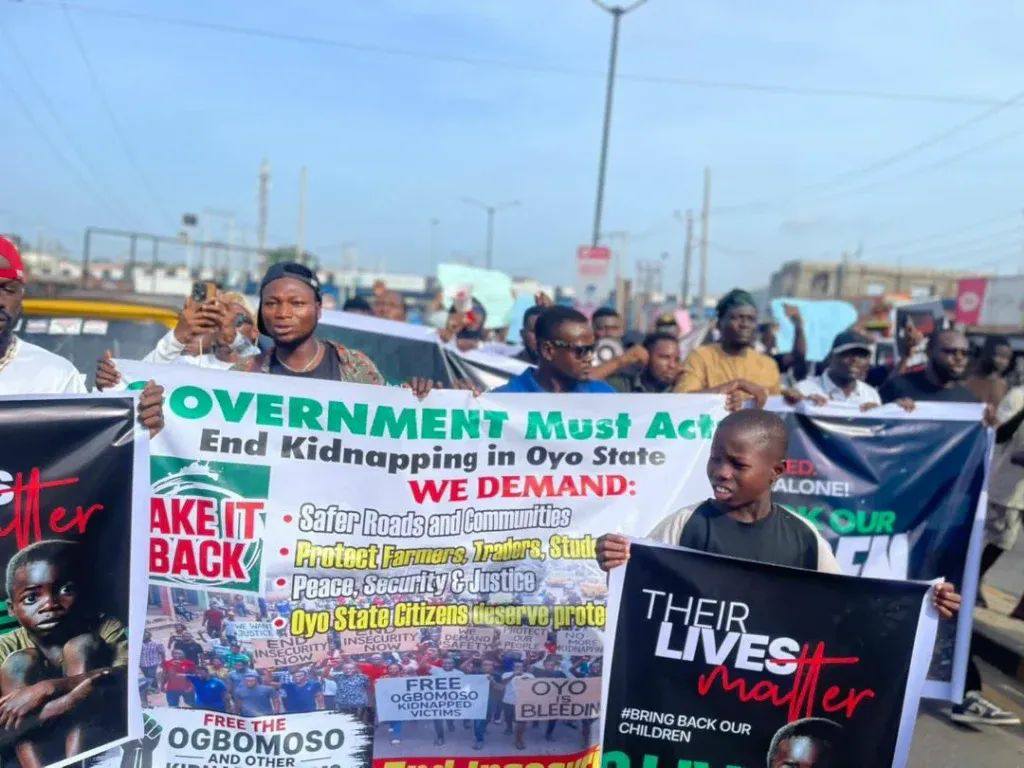 Oyo state Residents Protest In Ibadan Over Abduction Of School Principal, Pupils, Teacher