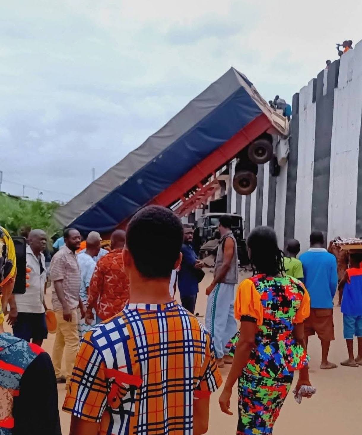 Nkpor Flyover Trailer Accident in Anambra State