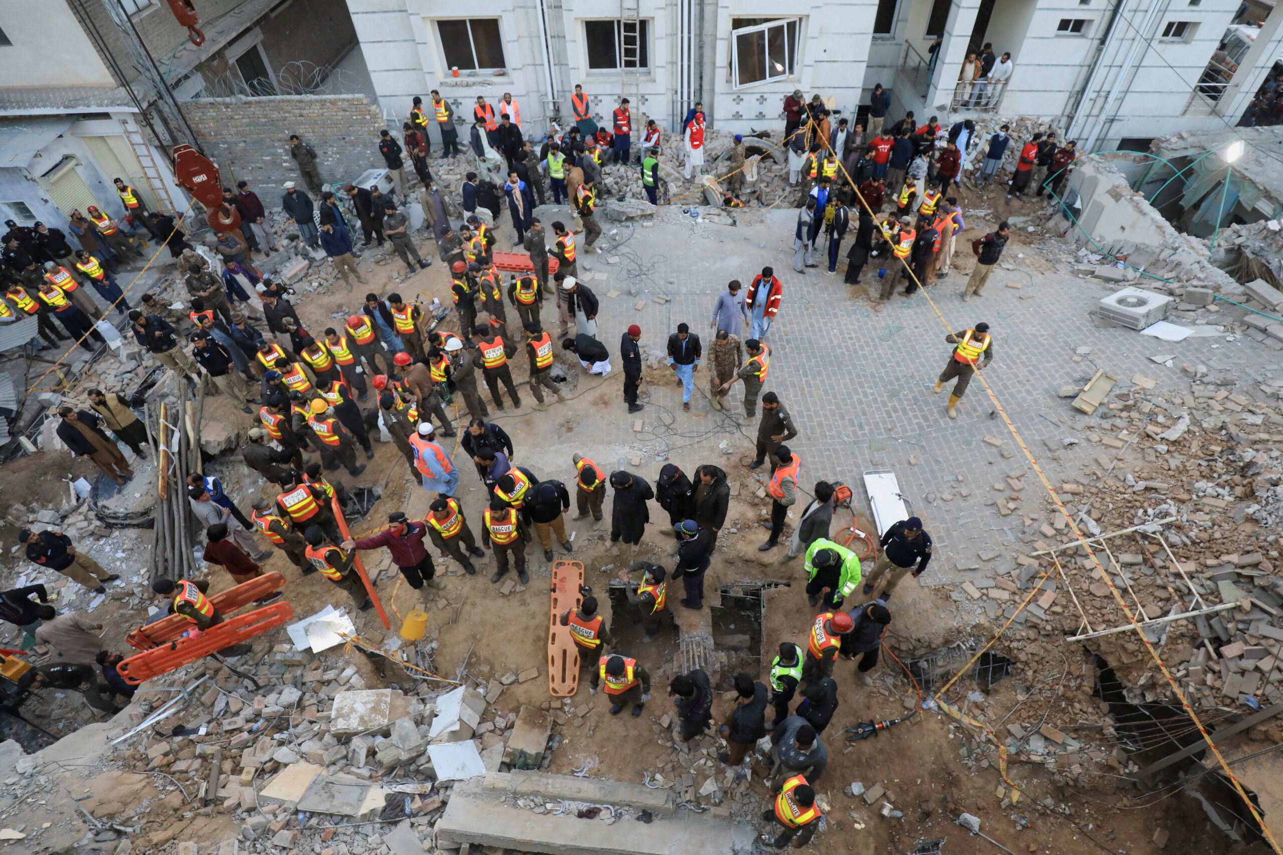 Suicide bombing outside Pakistan mosque kills one, injures seven