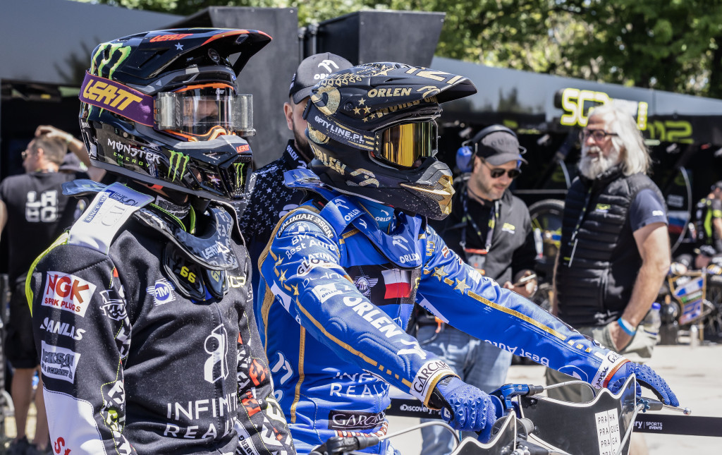  LINDGREN MISSES MANCHESTER ROUNDS