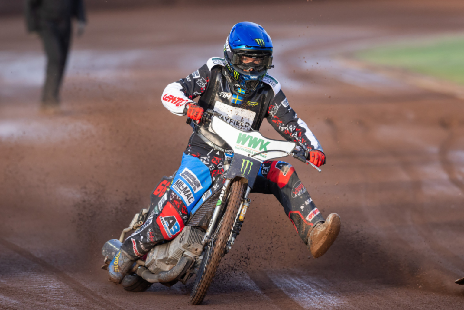  LINDGREN MISSES MANCHESTER ROUNDS