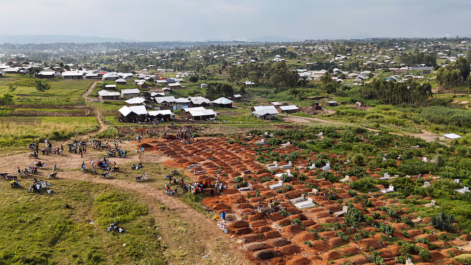 At least 30 deaths at Congo camp show Ebola could be spreading fast 