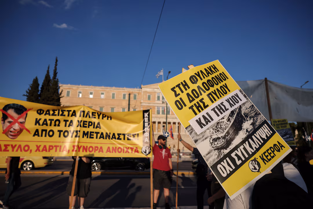 Greece approves quicker migrant returns, aims to set up return hubs