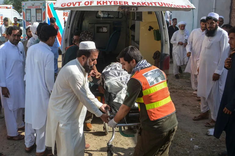 Two roadside bombs kill at least seven in northwestern Pakistan | Border Disputes