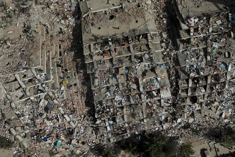 If you are alive, make any noise": Venezuela searches rubble on day four