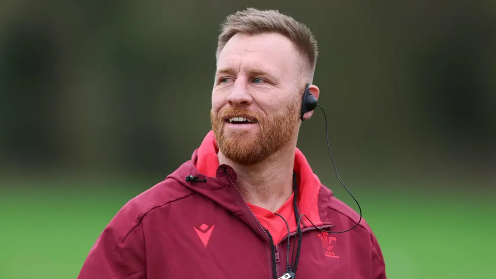 Wales women's rugby progress as Tyrone Holmes oversees training ahead of Barbarians match