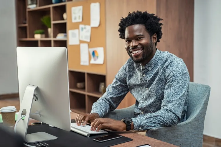 Digital Marketing Manager Job in Ikoyi analyzing campaign performance and lead generation metrics