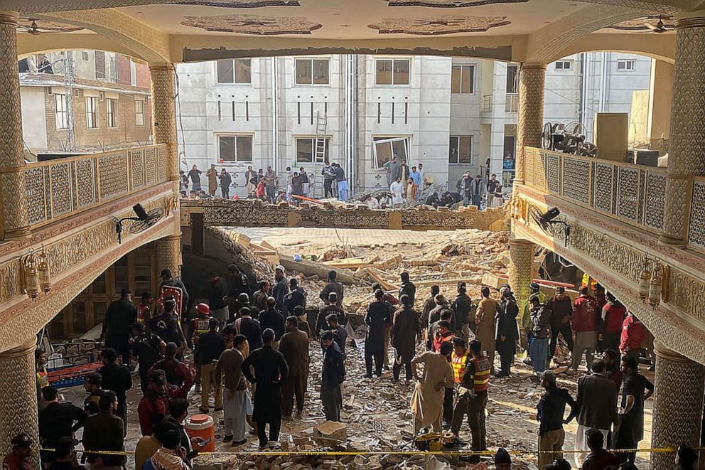 Suicide bombing outside Pakistan mosque kills one, injures seven