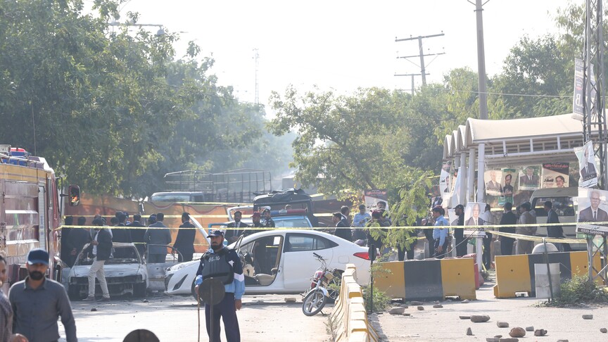7 killed in twin roadside blasts in NW Pakistan