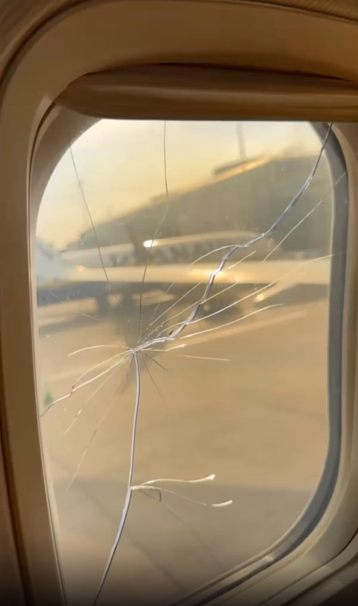 Ryanair Flight window seperation incident