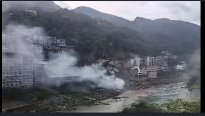 Landslide in Chongqing Buries Residents as emergency team contnue to search for the survivor.