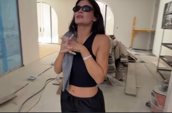 Kylie Jenner gives fans a look inside her Italy inspired Italian home in Hidden Hills.