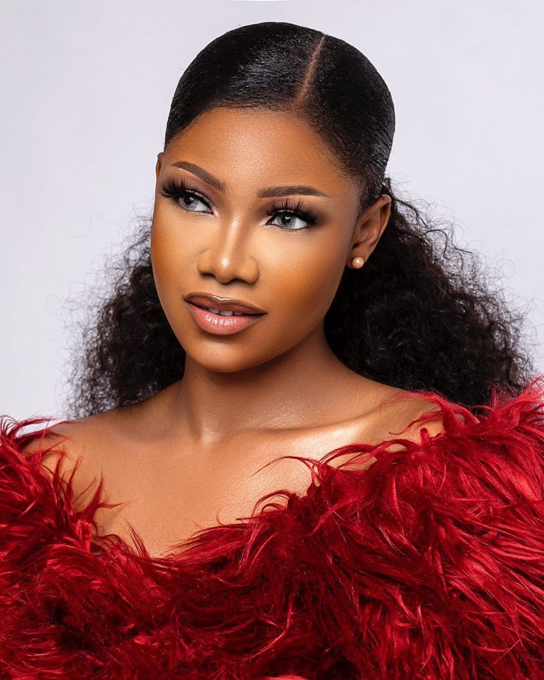 Tacha requests Ice King performance for the upcoming Tacha Beauty launch.