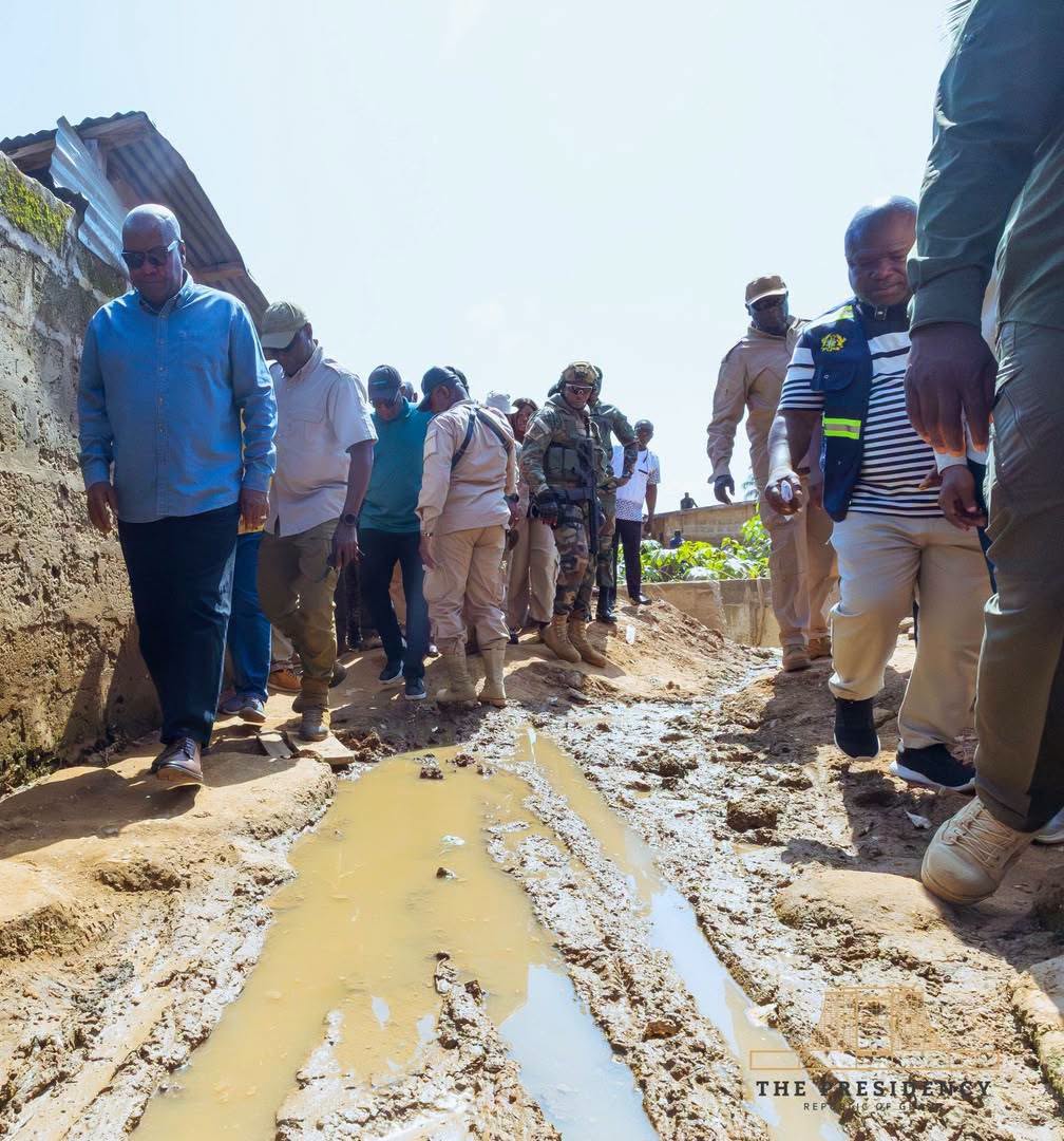President Mahama visits flood-hit Hohoe communities after the recent flooding.