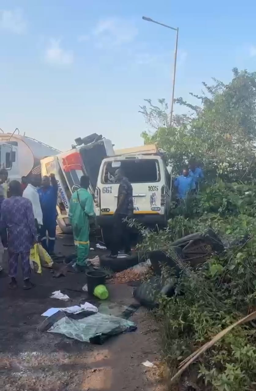 Lagos container truck crash leaves four dead and 16 injured on the Ibeju-Lekki Expressway.